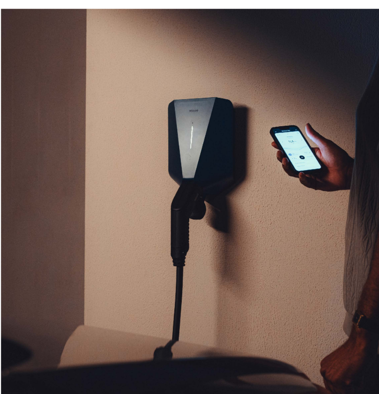 Opladen met groene stroom van zonnepanelen