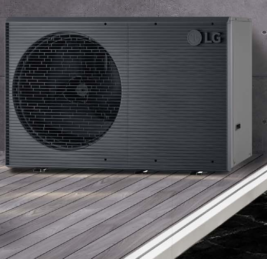 Buitenunit warmtepomp geplaatst bij de woning